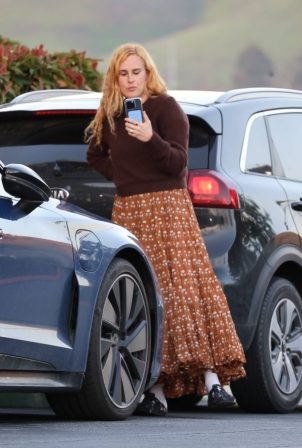 Rumer Willis - With friends at Erewhon market in Los Angeles