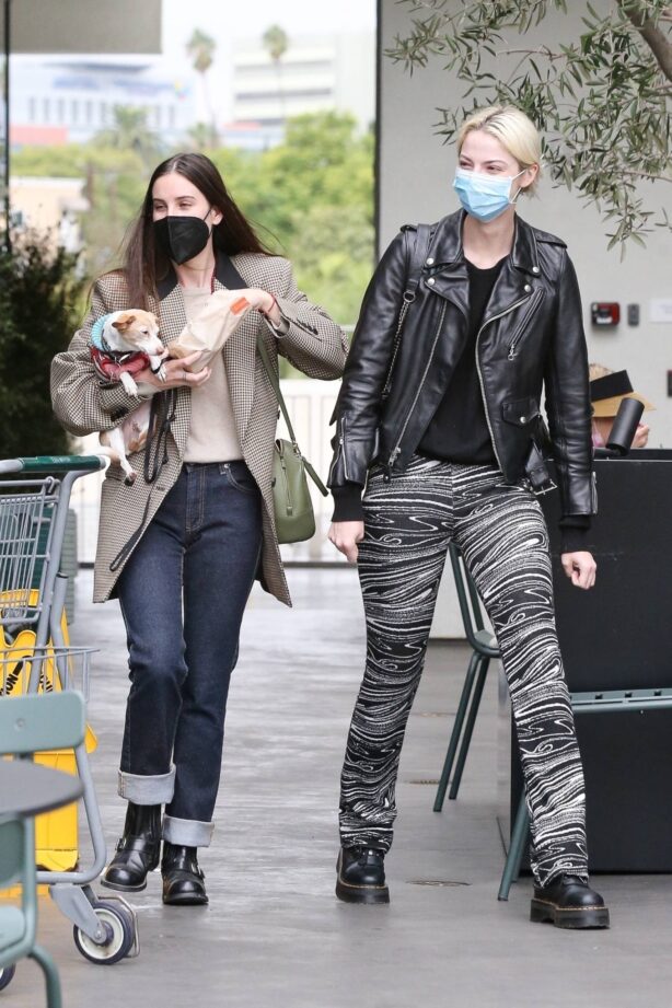 Rumer Willis - With Scout Willis lunch candids at Erewhon in Silverlake