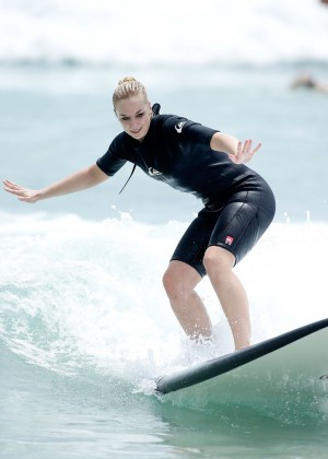 Sabine Lisicki - Surfing Lesson at Trigg Beach during the 2016 Hopman Cup in Perth