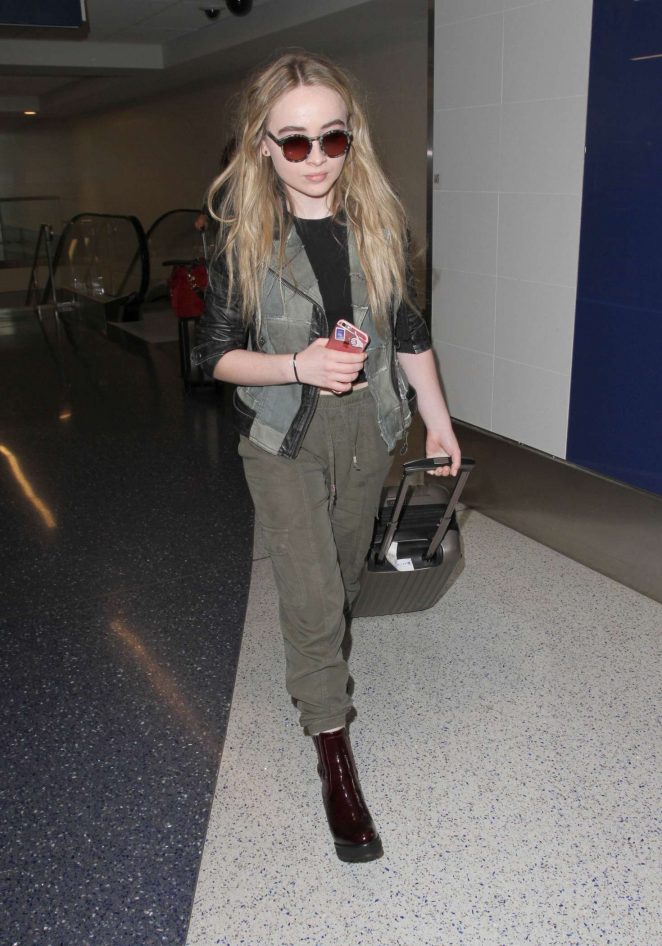 Sabrina Carpenter Arrives at LAX Airport in Los Angeles