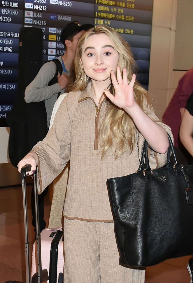 Sabrina Carpenter Arriving at Airport in Tokyo