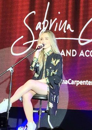 Sabrina Carpenter - Performs Live & Acoustic in Manilla
