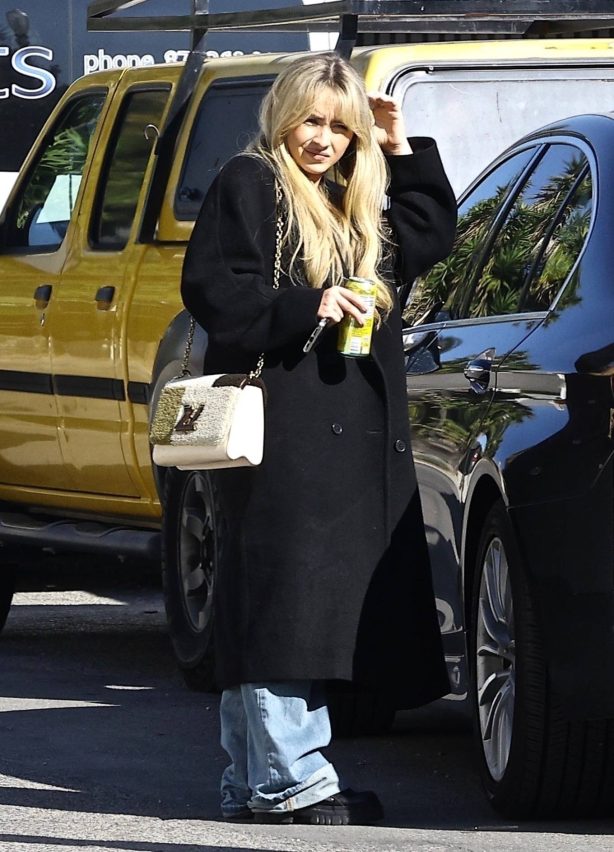 Sabrina Carpenter - With her sister were spotted leaving their mother's house in Los Angeles