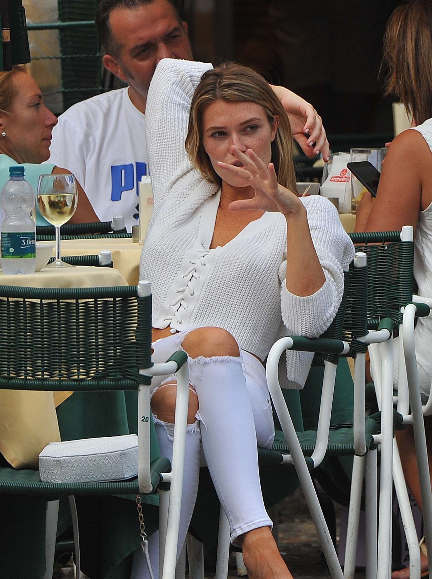 Samantha Hoopes 2017 : Samantha Hoopes out for lunch in Portofino -07