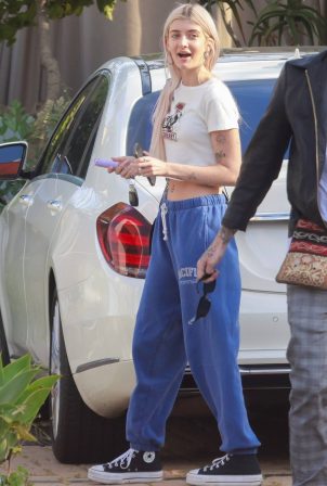 Sami Sheen - Shopping at the Urban Outfitters store in Malibu