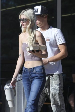Sami Sheen - Spotted with her boyfriend at Erewhon Market in Los Angeles