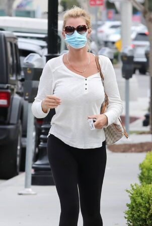 Sandra Lee - out and about in Brentwood