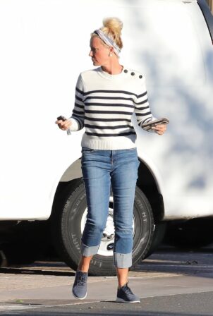 Sandra Lee - Seen during a Malibu outing