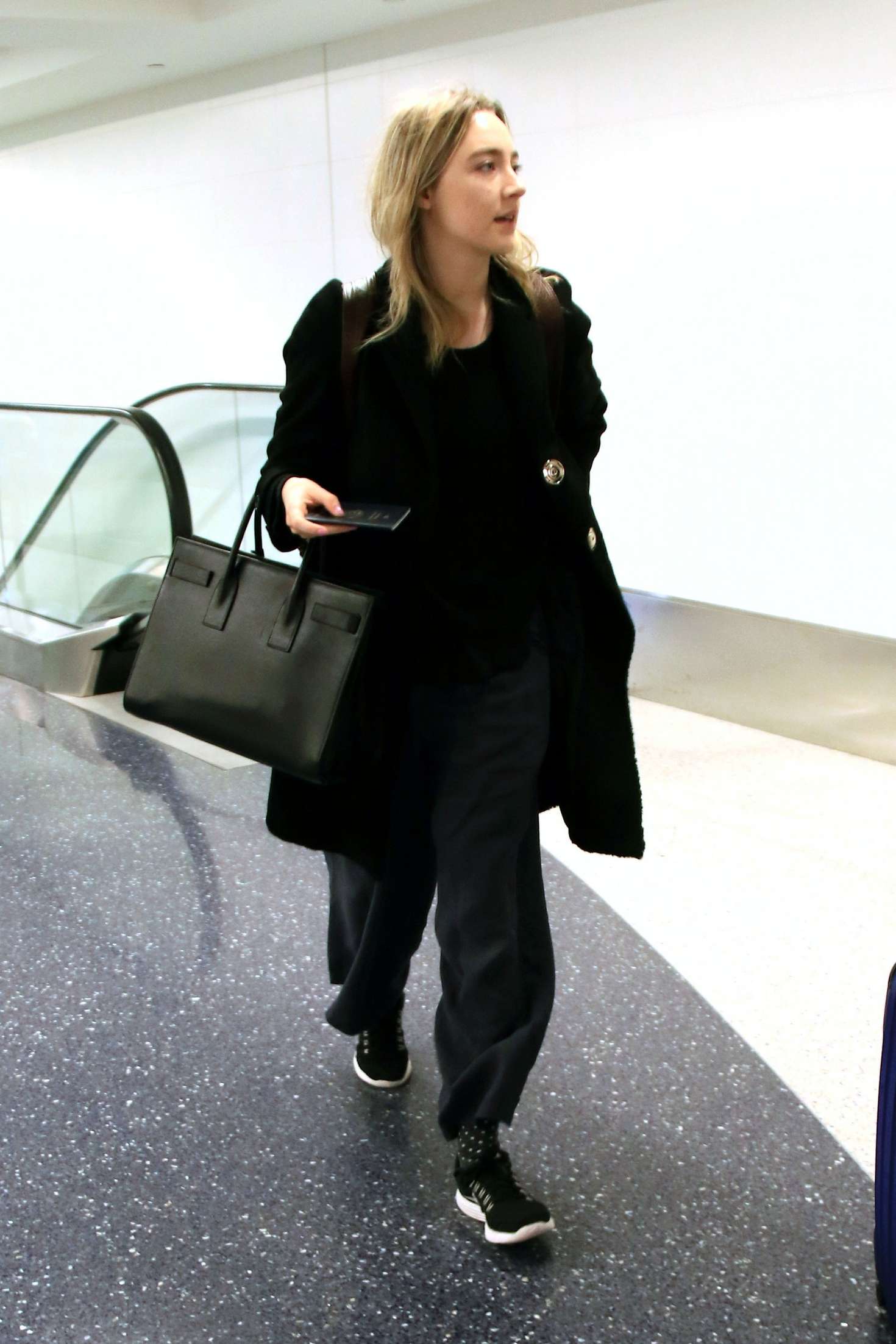 Saoirse Ronan - Arrives at LAX airport in Los Angeles