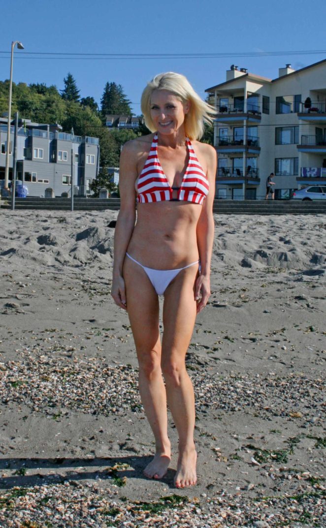 Sara Barrett - In a bikini at Alki beach in Seattle Washington