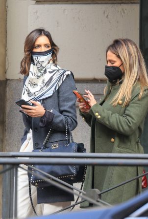 Sara Carbonero - Out for lunch with some friends in Madrid