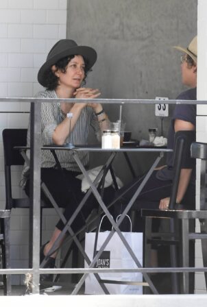 Sara Gilbert - Seen out enjoying lunch with a friend in Los Angeles
