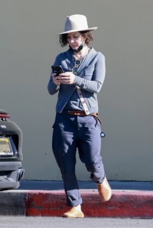 Sara Gilbert - Spotted at Kreation Organic Juicery in Los Angeles