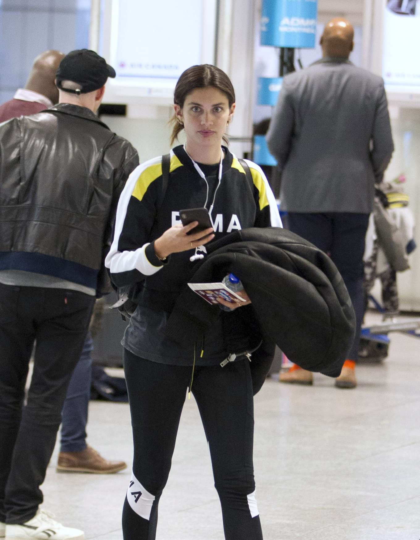 Sara Sampaio 2019 : Sara Sampaio: Arrives at Airport in Montreal -01