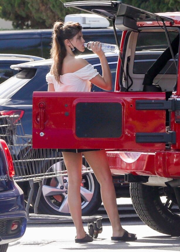 Sara Sampaio - Grocery shopping at Bristol Farms in Beverly Hills