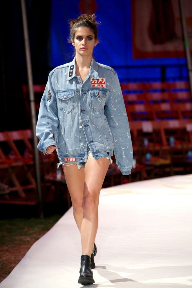 Sara Sampaio - Moschino Runway Show SS 2019 Menswear and Women's Resort Collection in LA