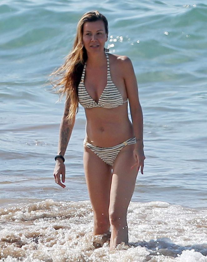 Sarah Gerth Jones in Bikini on the beach in Hawaii