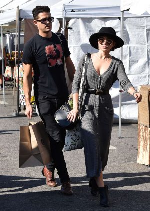 Sarah Hyland and Wells Adams - Shopping at Farmer's Market in Los Angeles