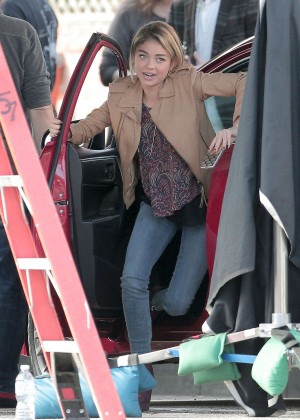 Sarah Hyland in Jeans Filming 'Modern Family' in LA