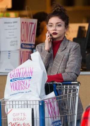 Sarah Hyland - Leaves The Container Store in LA