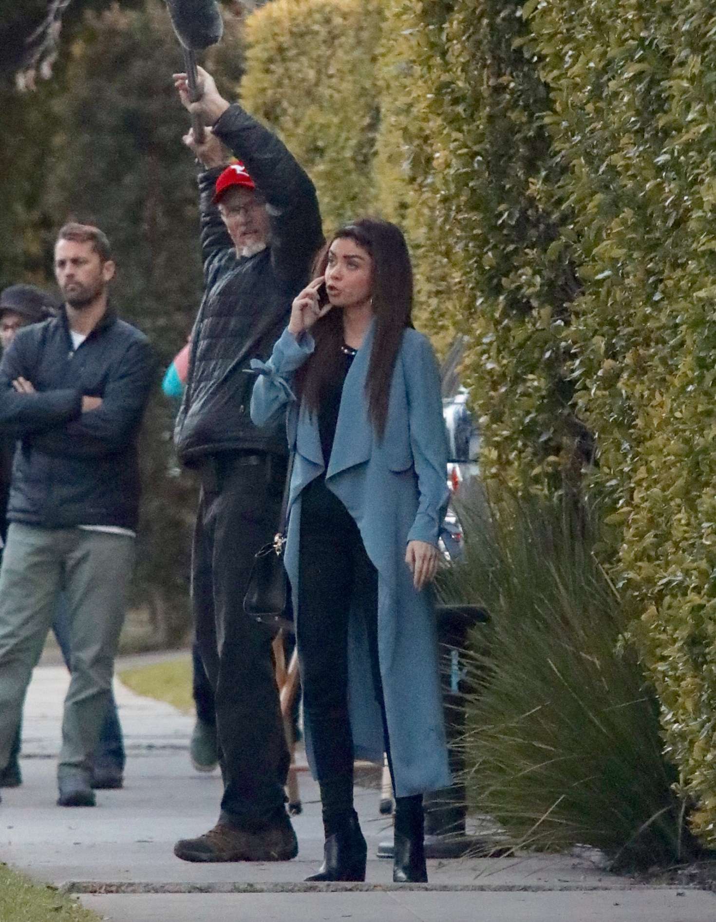 Sarah Hyland - On the on set of 'Modern Family' in West Hollywood