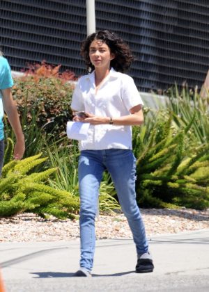 Sarah Hyland - On the set of 'The Wedding Year' in Los Angeles