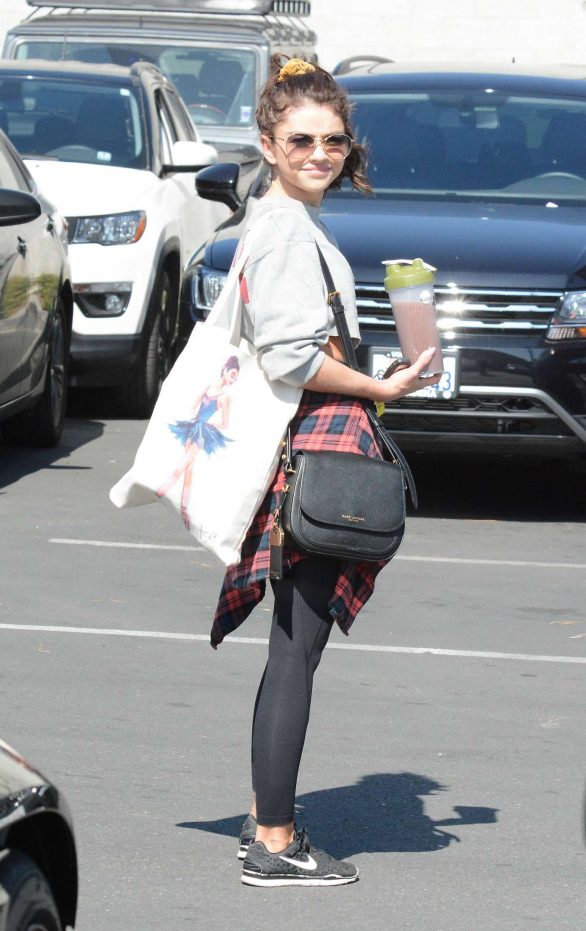 Sarah Hyland - Seen while leaving the gym in Hollywood