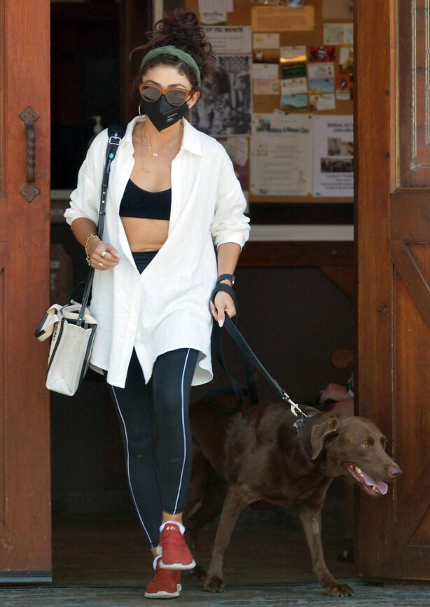 Sarah Hyland - takes her dog to the vet in L.A