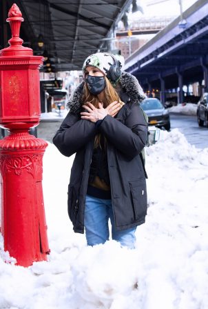 Sarah Jessica Parker - Gets buried in snow drift in New York