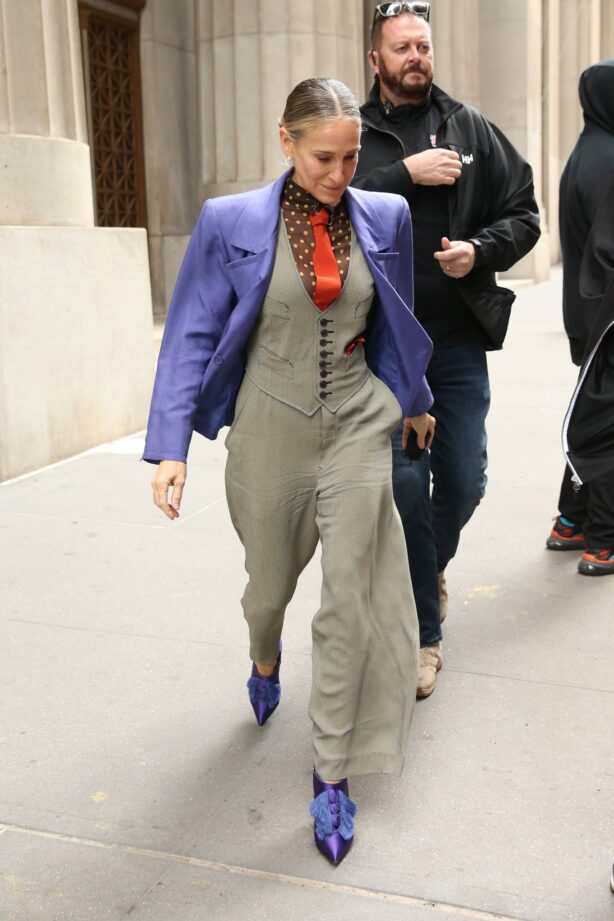 Sarah Jessica Parker - In a purple jacket on the set of 'And Just Like That' in N.Y.