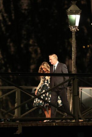 Sarah Jessica Parker - On set of the Sx and the City series on the Pont des Arts in Paris
