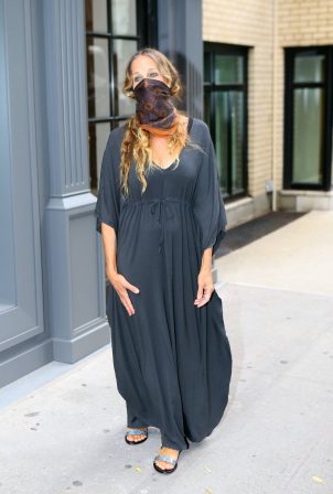 Sarah Jessica Parker - Outside her shoe store in New York