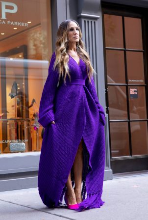 Sarah Jessica Parker – Photoshoot candids at a her SJP Shoe Store in ...