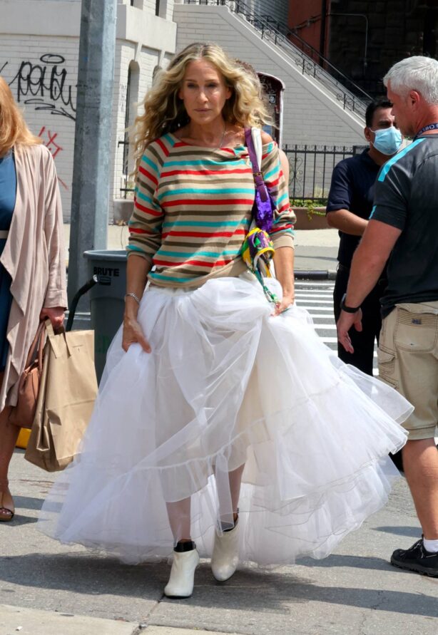 Sarah Jessica Parker - Wearing a white tutu on the 'And Just Like That' set in Brooklyn
