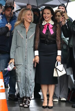 Sarah Jessica Parker - With Kristin Davis Filming at the 'And Just Like That' set in Uptown