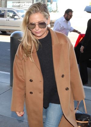 Sarah Michelle Gellar - Arriving at LAX Airport in Los Angeles