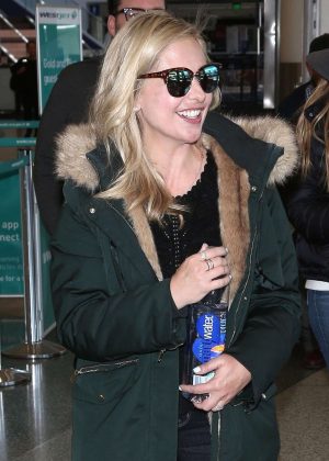 Sarah Michelle Gellar - Arriving at LAX Airport in Los Angeles