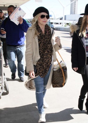 Sarah Michelle Gellar - Arriving at LAX airport in Los Angeles