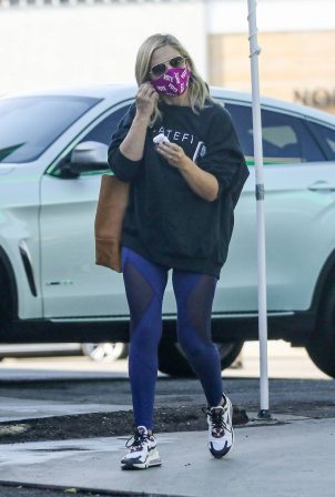 Sarah Michelle Gellar - heading to a workout session at Plate Fit