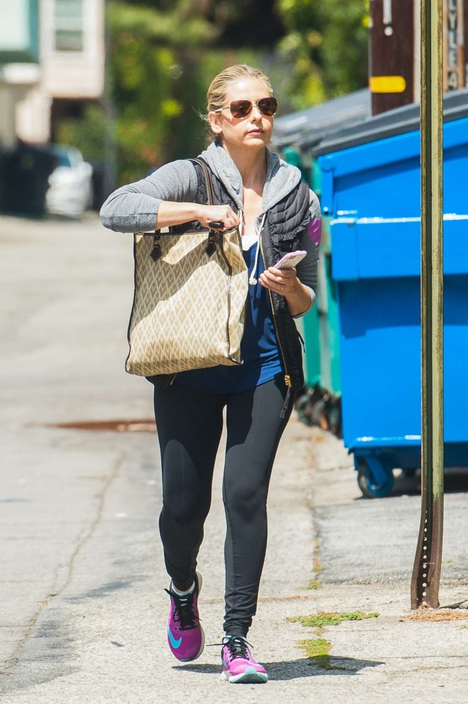 Sarah Michelle Gellar in Leggings Hits the gym in LA