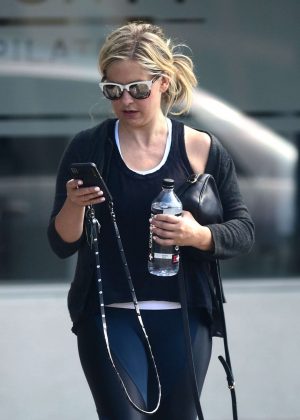Sarah Michelle Gellar - Leaving a workout in Los Angeles