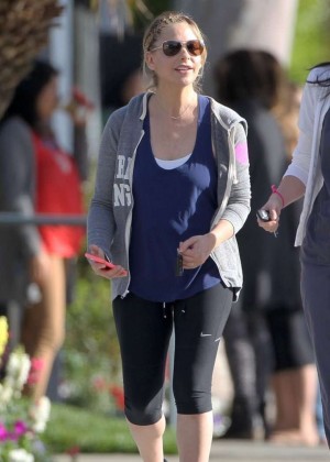 Sarah Michelle Gellar in Leggings - Leaving the gym in Santa Monica