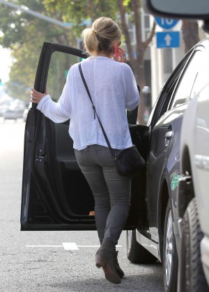 Sarah Michelle Gellar in Jeans Out in Santa Monica