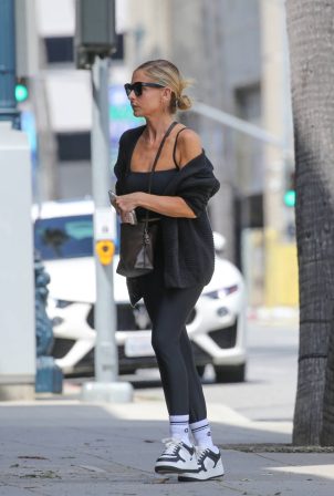 Sarah Michelle Gellar - Out In Los Angeles
