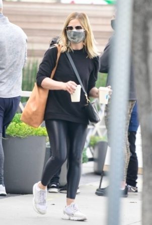 Sarah Michelle Gellar - Seen after hitting the gym in Brentwood