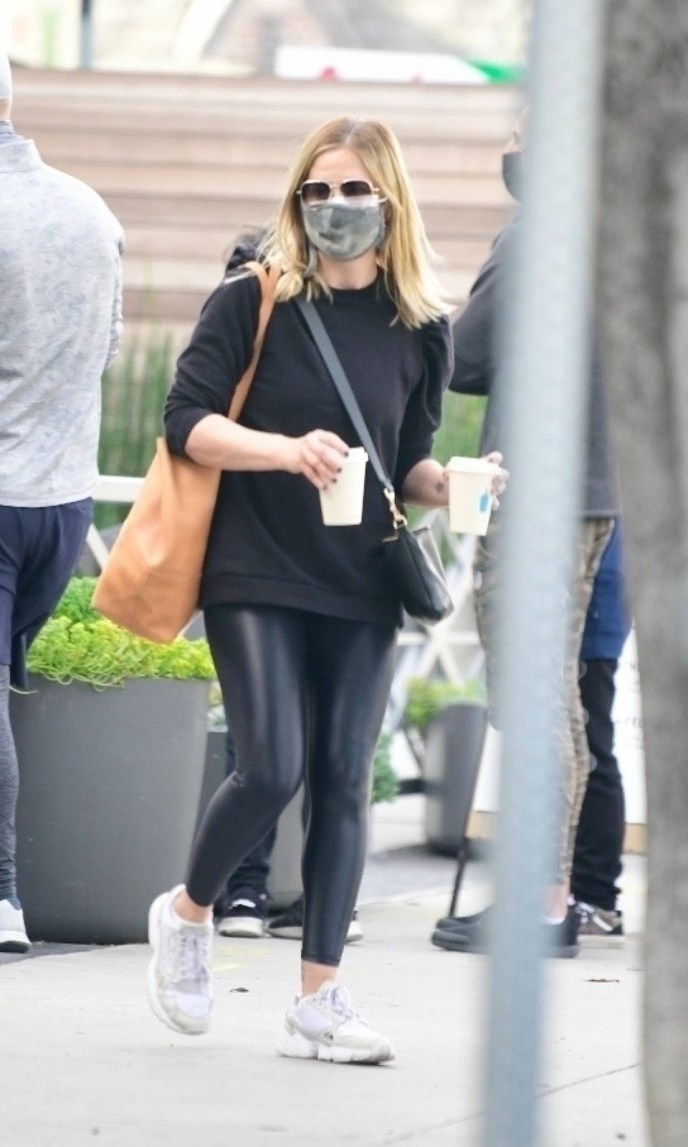 Sarah Michelle Gellar - Seen after hitting the gym in Brentwood