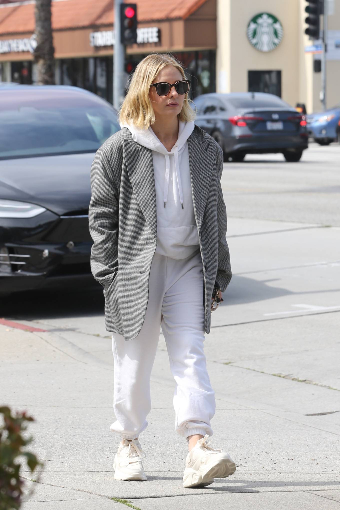 Sarah Michelle Gellar 2023 : Sarah Michelle Gellar – Shopping candids in Brentwood-03
