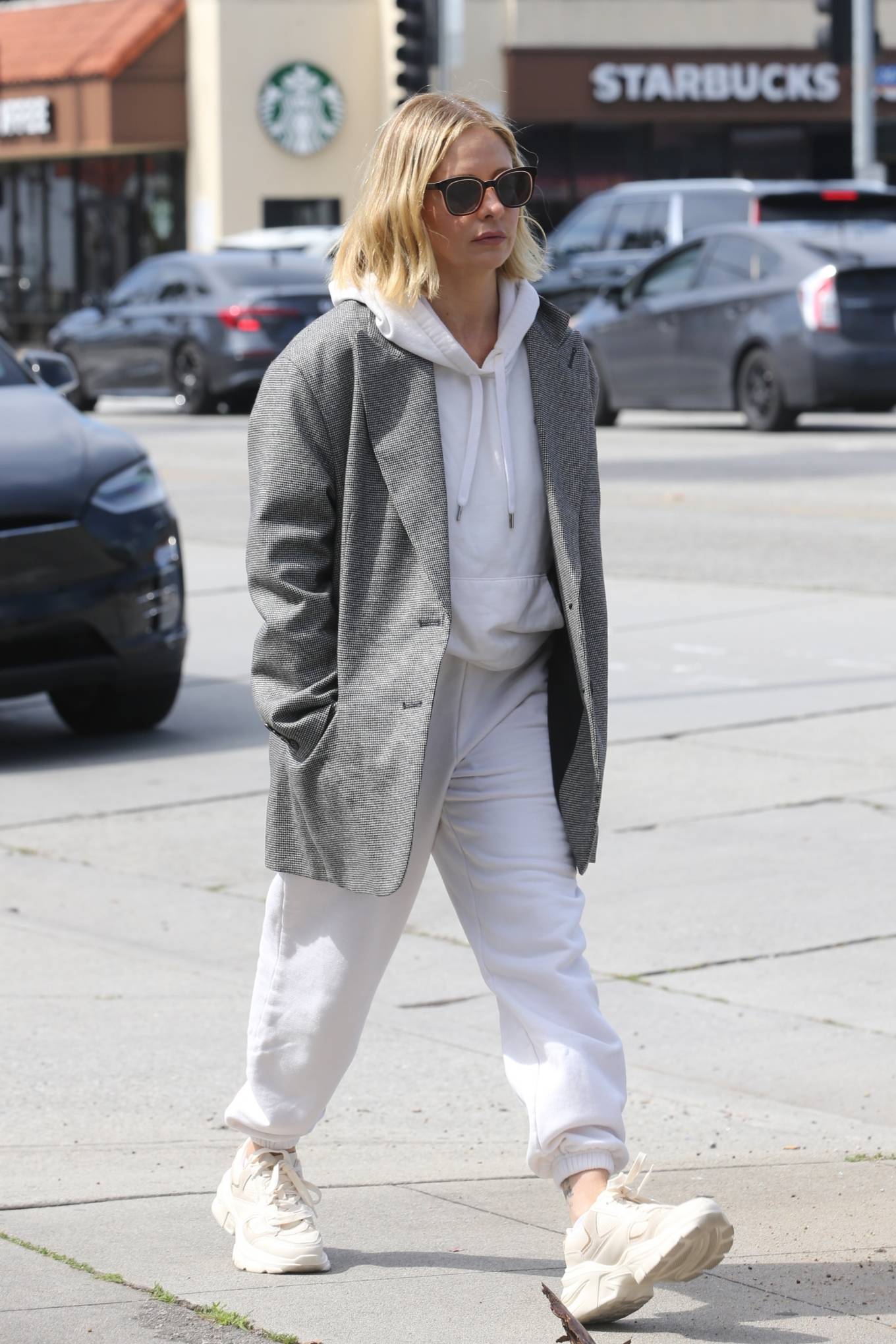 Sarah Michelle Gellar 2023 : Sarah Michelle Gellar – Shopping candids in Brentwood-05