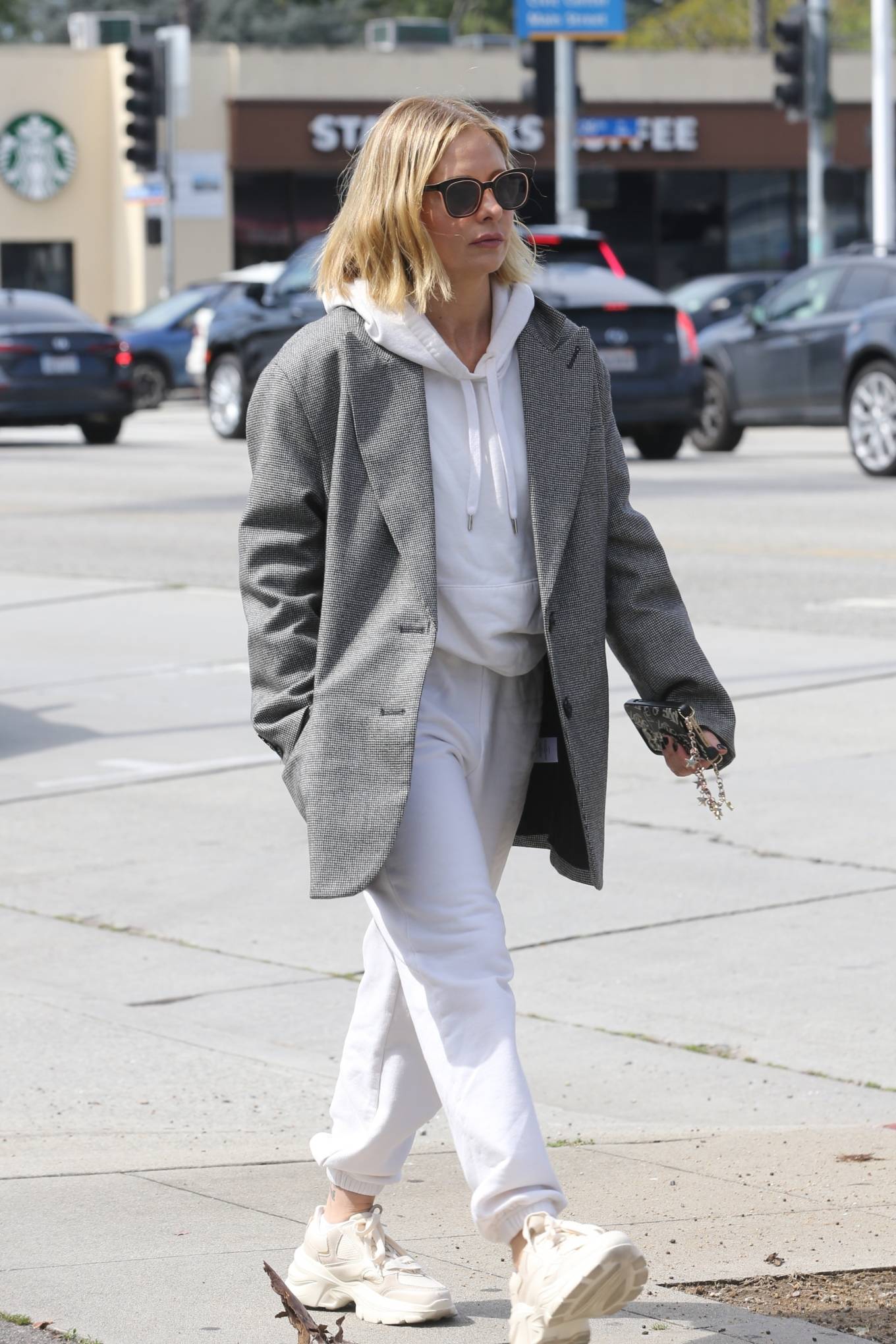 Sarah Michelle Gellar 2023 : Sarah Michelle Gellar – Shopping candids in Brentwood-15