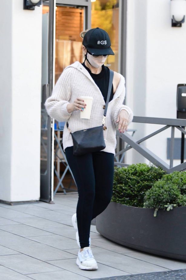 Sarah Michelle Gellar - Starts off the new year with a trip to the gym in Brentwood